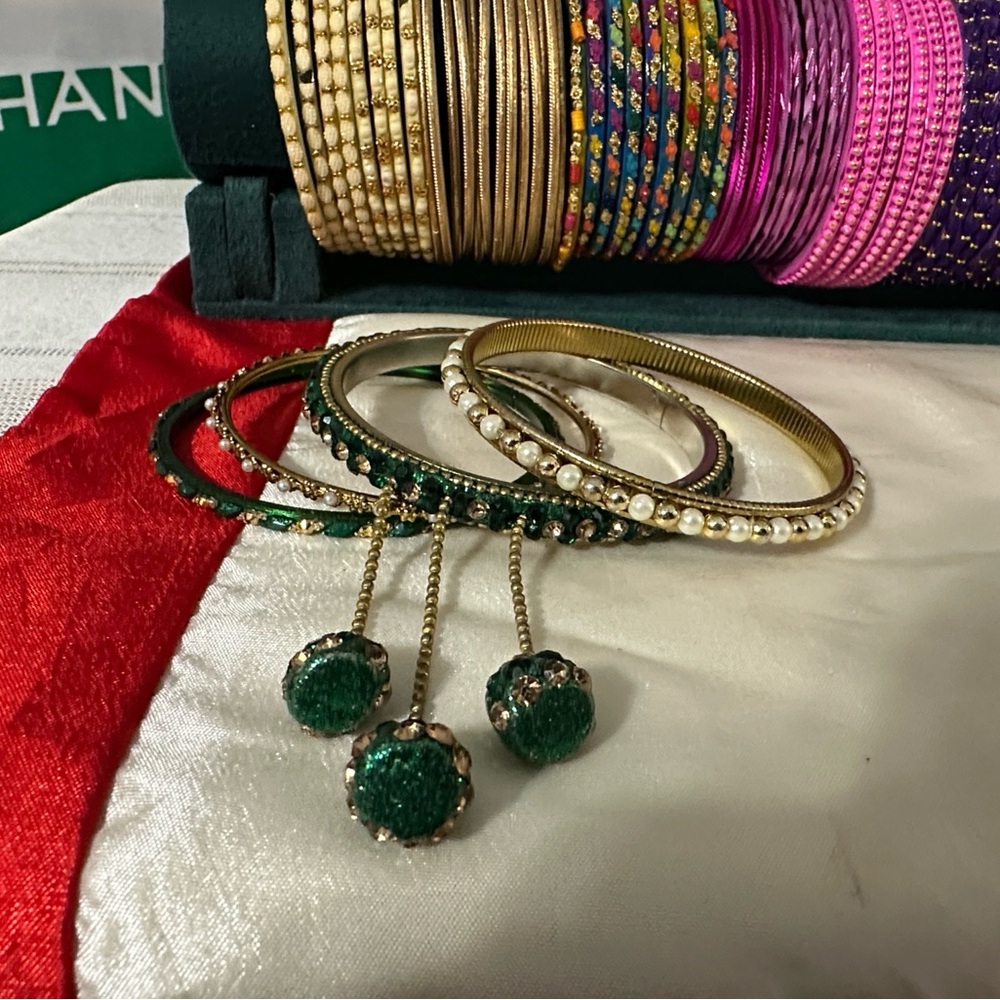 Elegant Green and Gold Bracelet Set of 4 - Picture 3 of 4